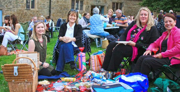 OutdoorFilm's tweet photo. Don't miss films under the stars @BlicklingNT #Norfolk  >> https://t.co/PUJouWHISZ #LowestoftHour #popupcinema #summernightsfilm https://t.co/U2pd5eSY3L