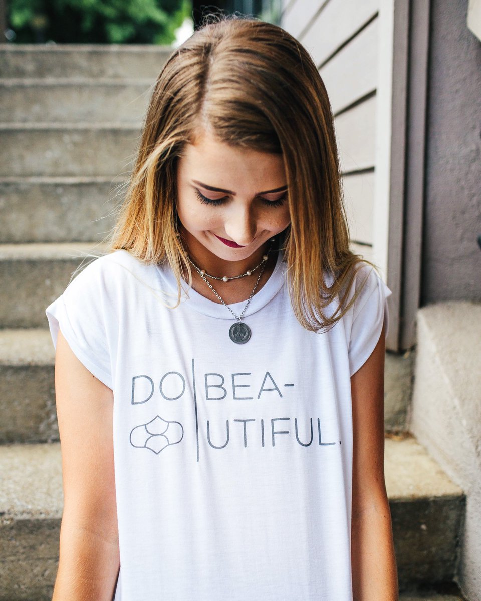 wear_NAtIONS's tweet photo. Our graphic tees are in 🎉 A muscle shirt style that comes in white and pink with our simple message of "Do beautiful" https://t.co/7zZURchVtd