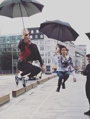 IDragonsDaily's tweet image. The floor is Imagine Dragons going back to Snapchat