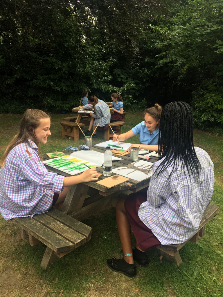 ArtWilmington's tweet photo. Year 8 painters working with acrylic for the first time. Fun afternoon. @WilmingtonGSG https://t.co/glkaLZKOWi