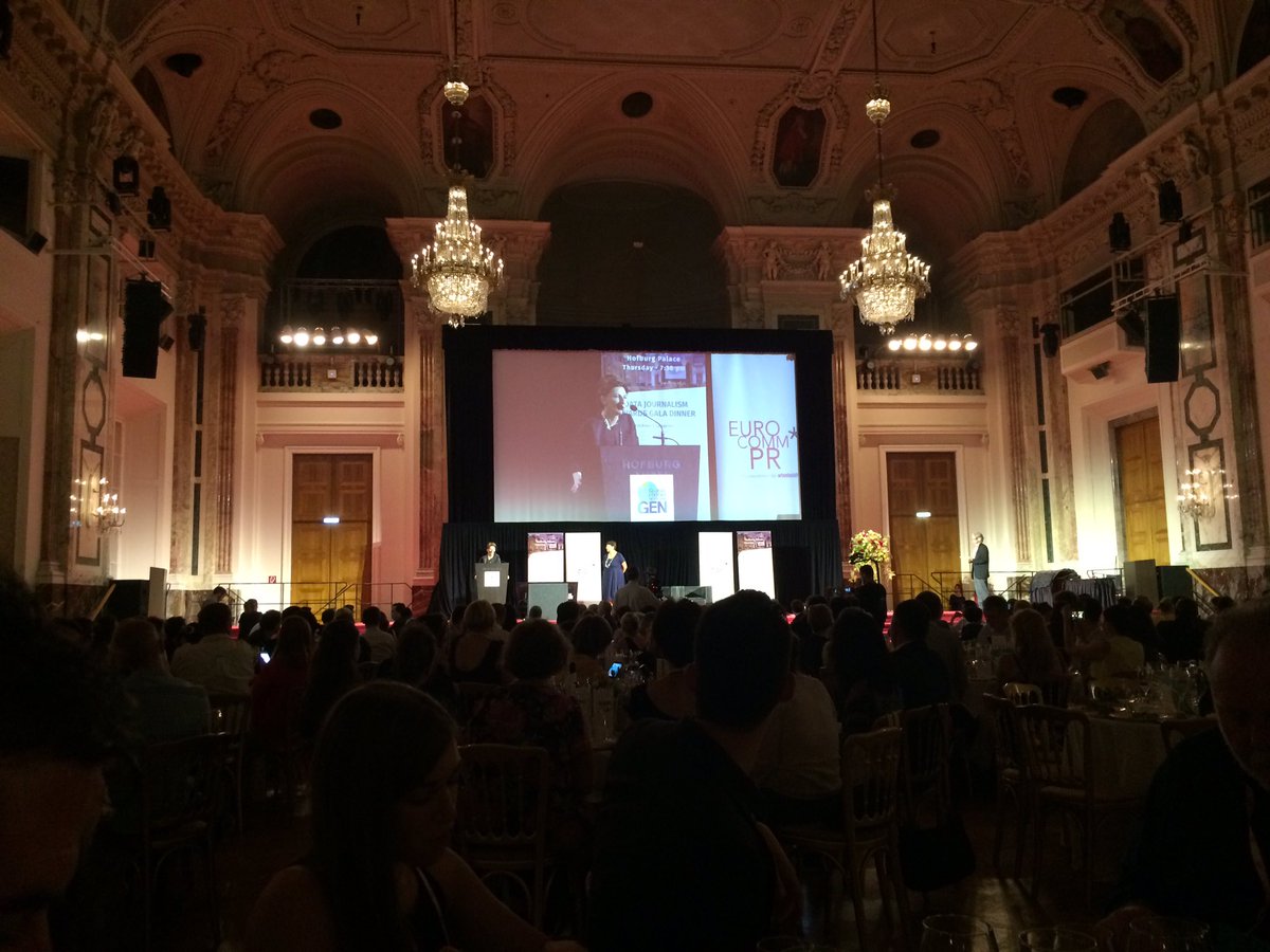 fjumwien's tweet photo. The Vienna Journalism Fellowship is awarded to @NurayMertOnline by @RenateBrauner #Hofburg #dja17 #GENSummit https://t.co/g9nbyTOVdC