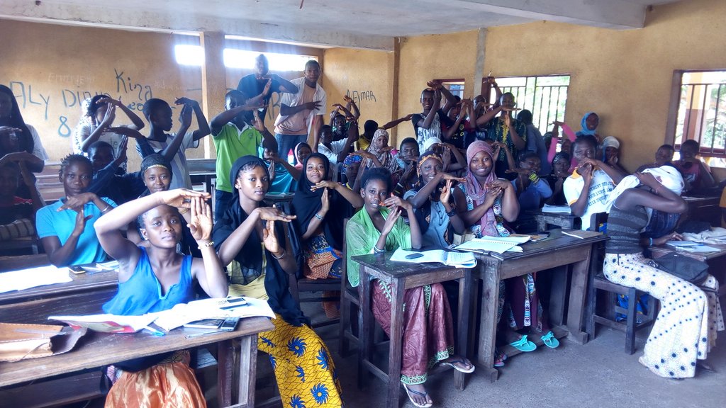 majguinee_ssr's tweet photo. Les élèves du Lycée Babadi Fofa disent non au mariage des enfants 
#TolerenceZero
#stopMariageEnfant
#EcoutezNosVoix https://t.co/t44O6FKVdP