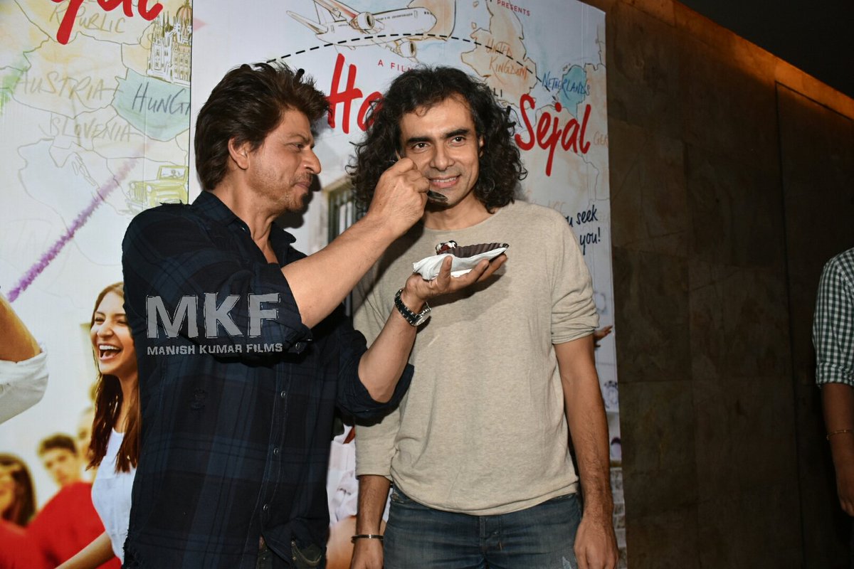 ManishKumarFilm's tweet photo. Some Different High Pixel Pics : when @iamsrk  At Light Box Theatre With #ImtiazAli #ShahRukhKhan #ManishKumarFilms  16.06.17 https://t.co/gGPe98IUpK