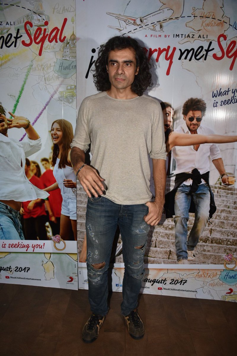 ManishKumarFilm's tweet photo. Some Different High Pixel Pics : when @iamsrk  At Light Box Theatre With #ImtiazAli #ShahRukhKhan #ManishKumarFilms  16.06.17 https://t.co/gGPe98IUpK
