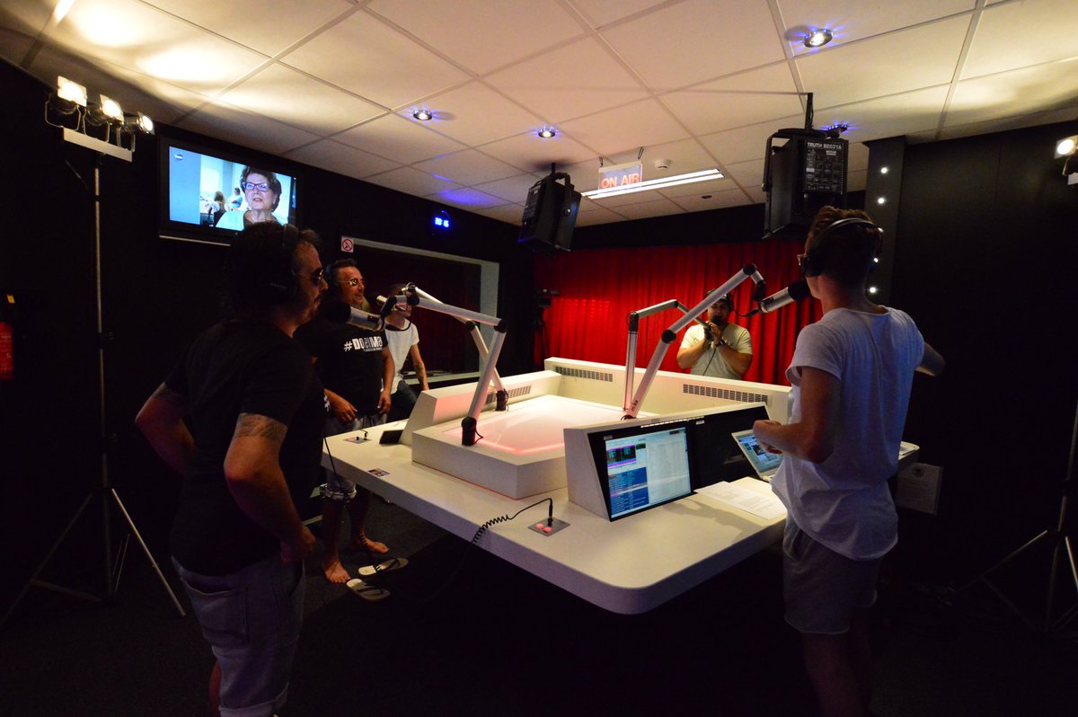 Westlandreport's tweet photo. Westland - @robencarlo in #nofltr nu LIVE via #wosradio en te zien via https://t.co/TnZYhReweE https://t.co/f08rLgL2r7