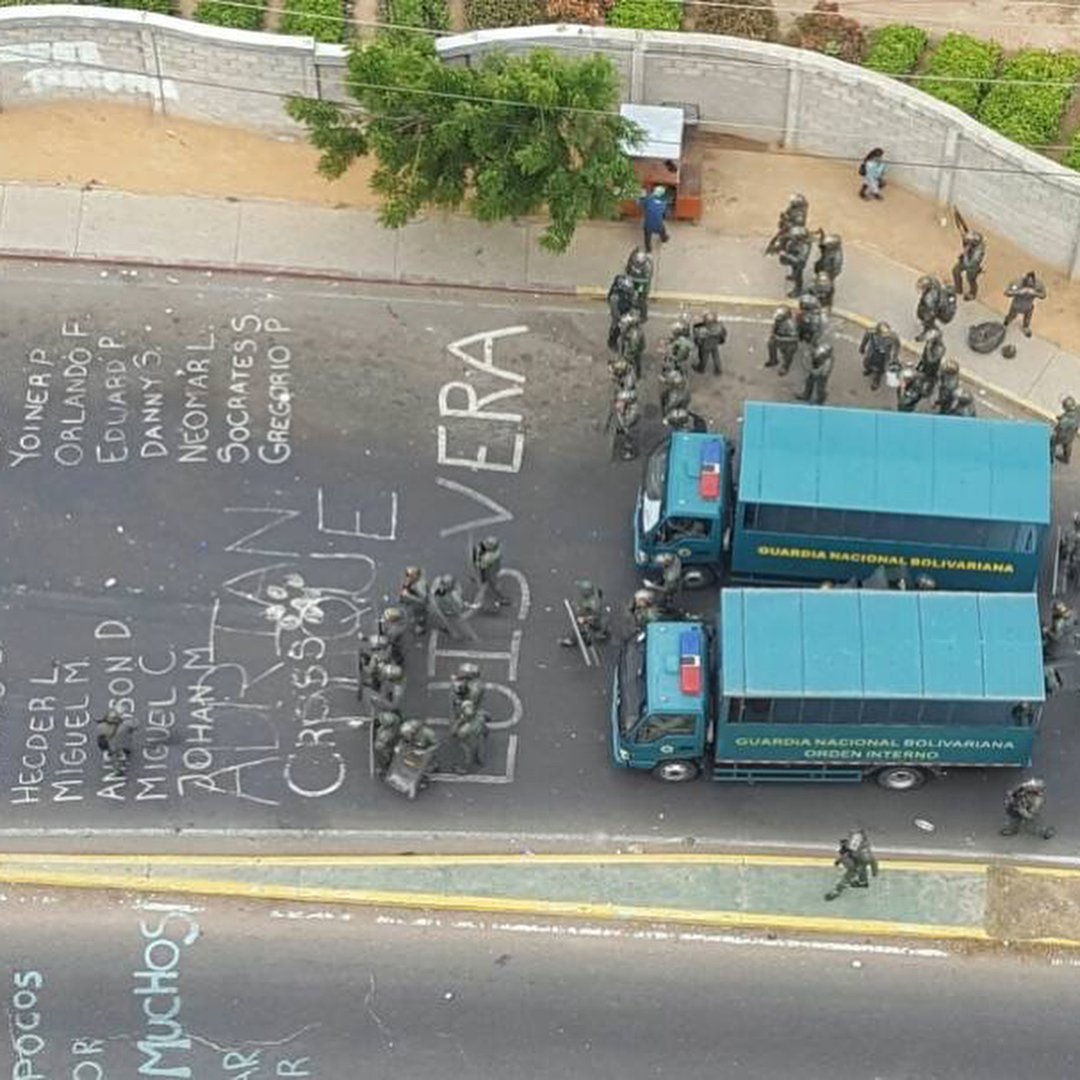 Asi se encuentra #Maracaibo frente ala universidad Rafael Urdaneta #22Junio <a href="/soldadoDfranela/">Soldados de Franelas</a> @NaranjaRA <a href="/YosefMel/">NadaNosDetiene VZLA</a> <a href="/ElpulsoVzla/">Uno más</a>
