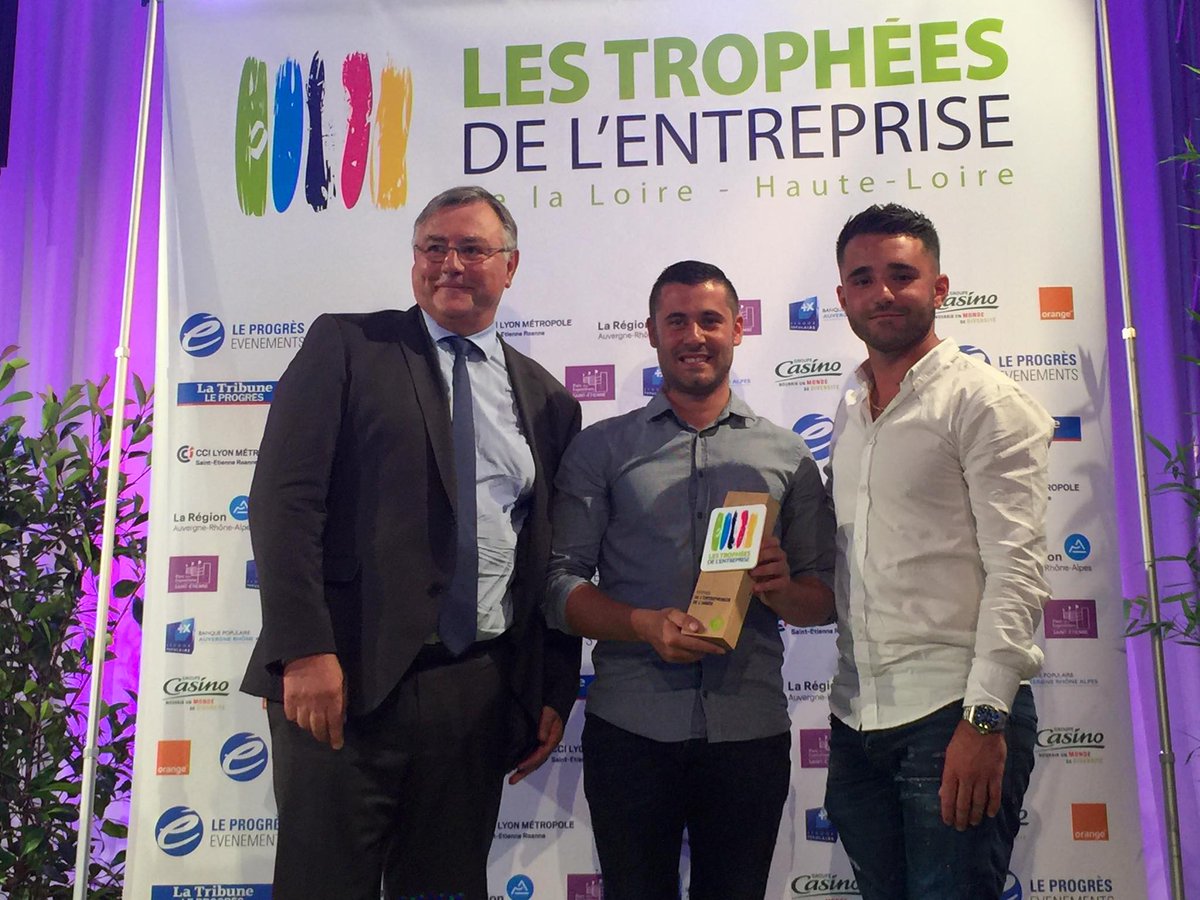 EntrepriseLoire's tweet photo. Trophée de l’Entrepreneur de l'année remis par @CCILYONMETRO, à Pizza Cosy, Florent Mercier, et Jonathan de Sanctis #TrophéeEntreprise42 https://t.co/aYSdruX8Qz