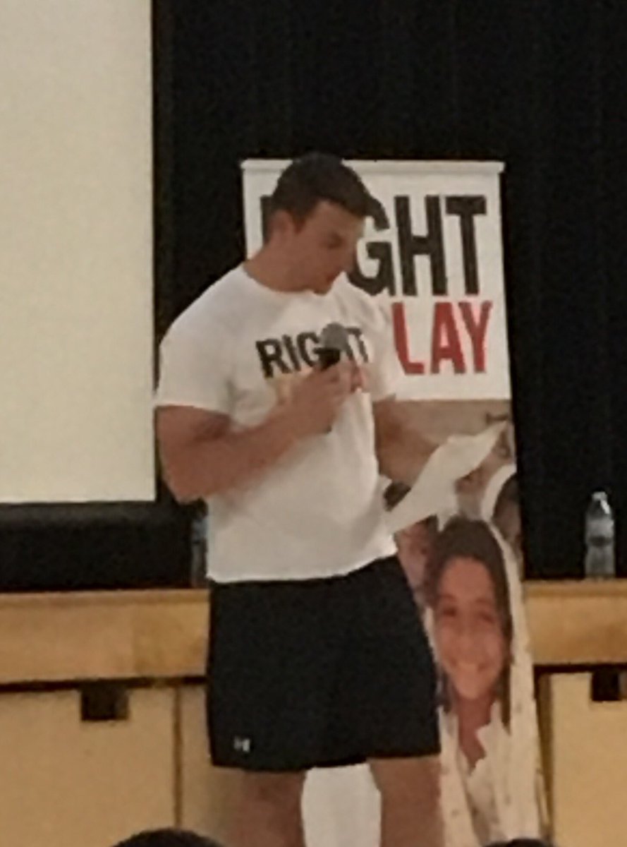 erickson27joan's tweet photo. SFV won the Right to Play Challenge and won a visit from a Toronto Maple Leads player, Zach Hyman! @SouthFieldsV #pypchallenge https://t.co/bEy6BB38sP