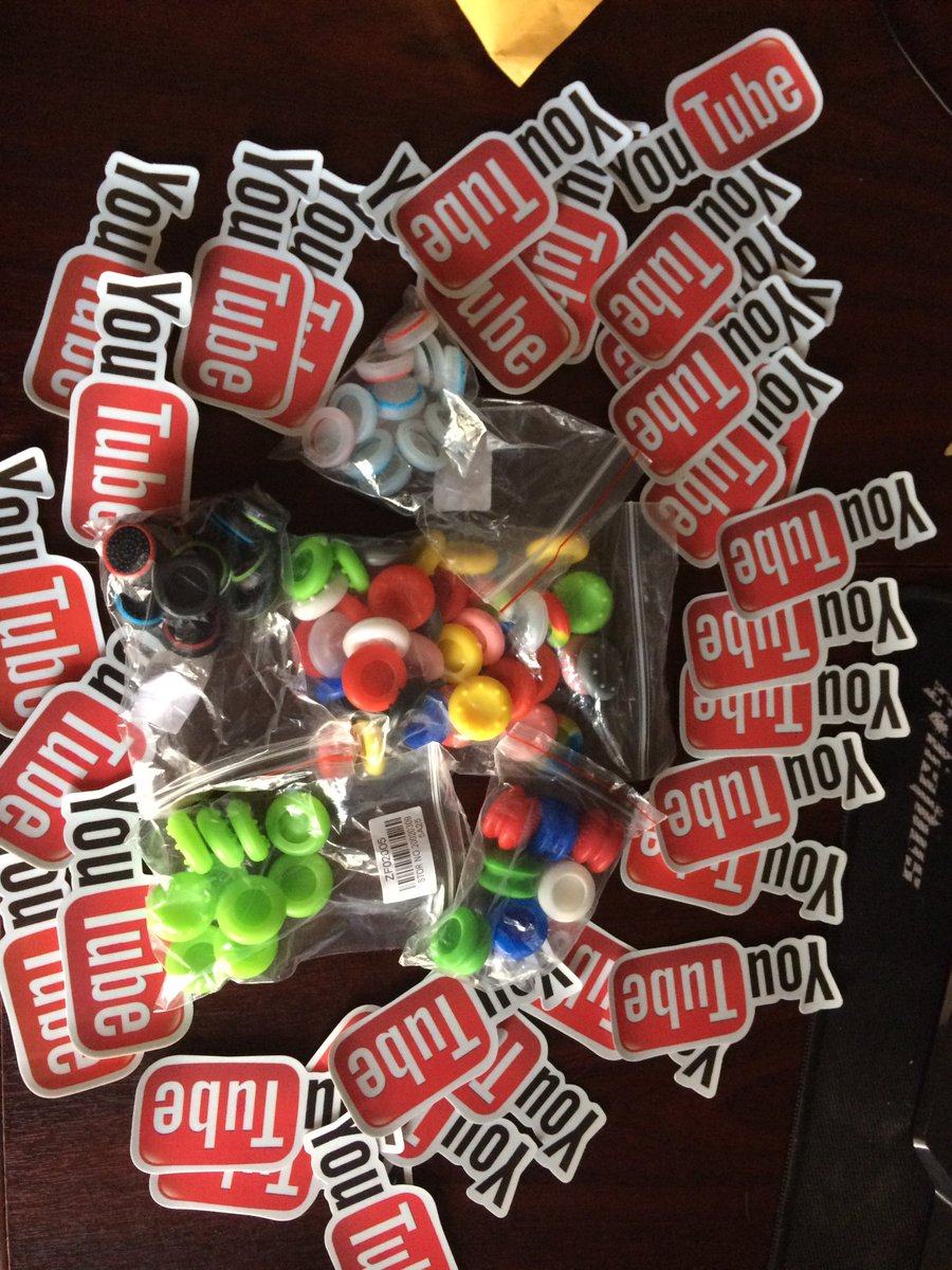 _DonMafiaKing's tweet image. MASSIVE GIVEAWAY guys grips and stickers to be won more than 1 winner available like retweet and reply to win @HyperRTs @AlienRTs