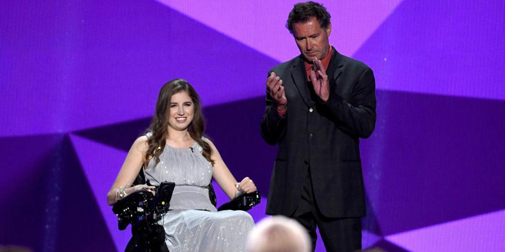 PHF's tweet photo. .@dlaing14 was honored at last night’s @NHL Awards. #14strong 

MORE: https://t.co/SG9PUk2Ni9 https://t.co/jWQ6eEVOr8