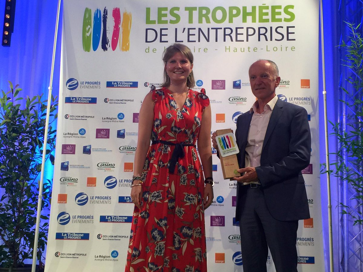 EntrepriseLoire's tweet photo. Trophée Coup de Cœur, remis par la Région Auvergne-Rhône-Alpes, à Clextral, sur scène Georges Hillary  #TrophéeEntreprise42 https://t.co/Axe4W0LzXX