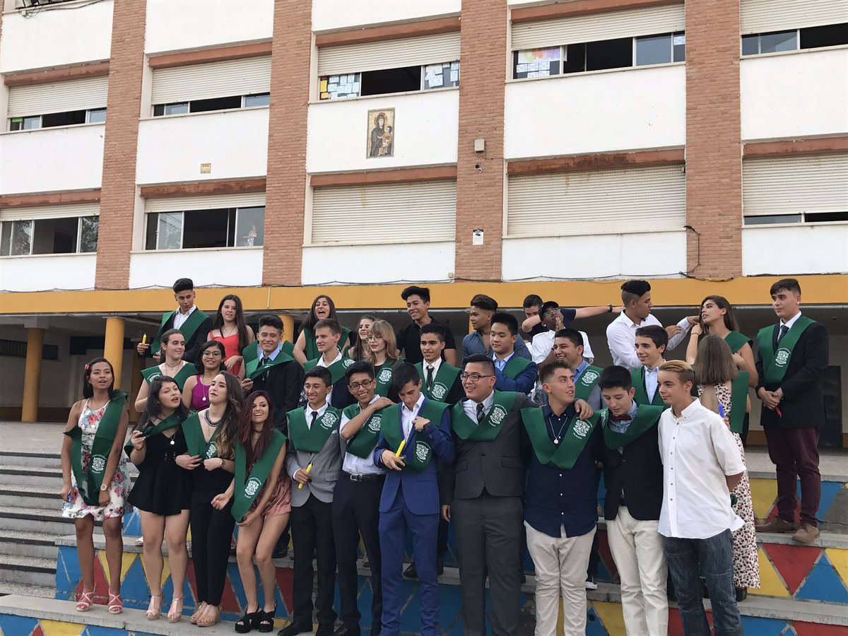 IrlandesasMad's tweet photo. Y por fin.... ¡GRADUADOS! 🎓#graduacionbvm17 Enhorabuena, chicos. ¡El futuro os espera! GRACIAS POR TANTO! #maryward #irlandesas #prom2001 https://t.co/TuDr6zdTRb