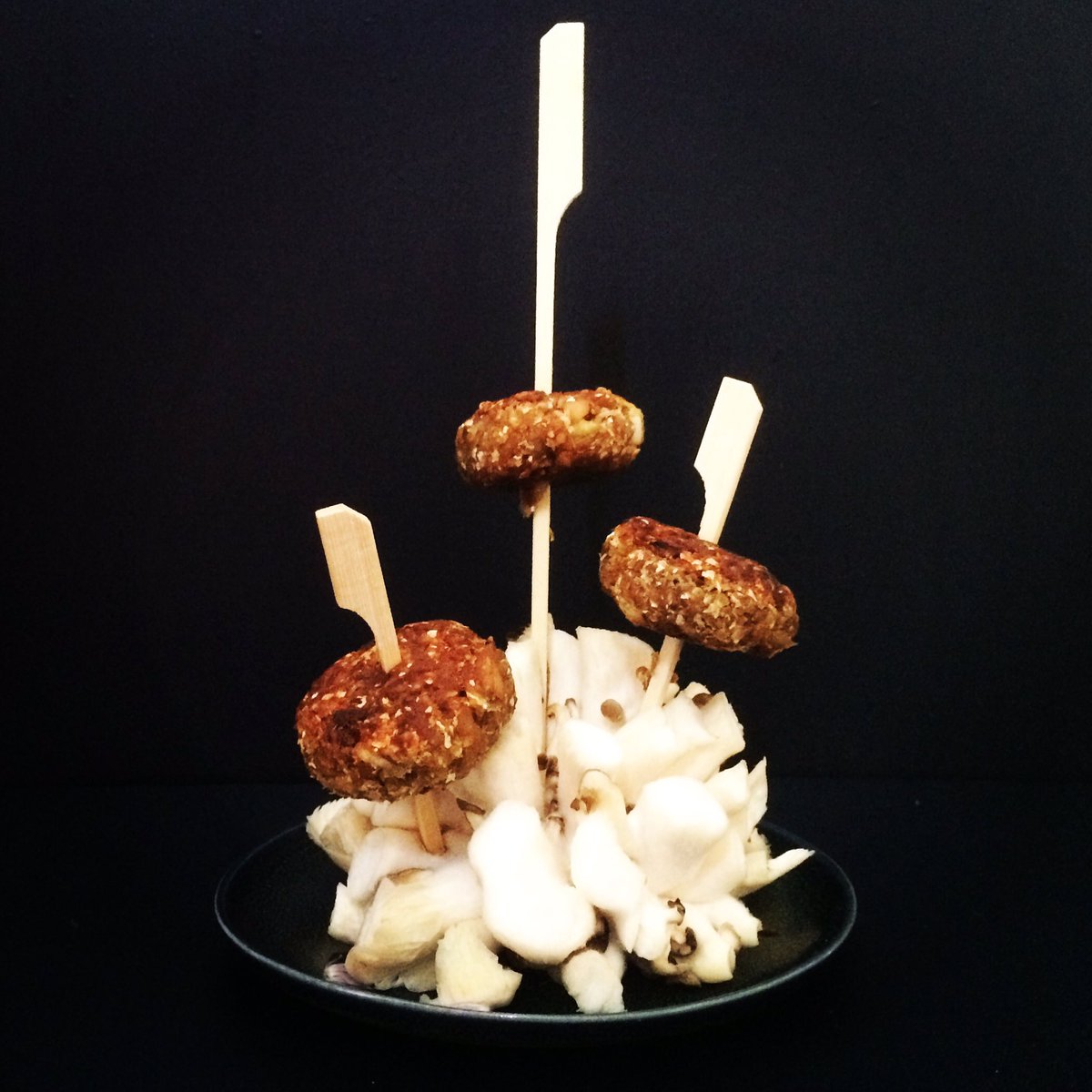 Gisteren ons project tegen voedselverspilling gepresenteerd+veel lof geoogst. Oesterzwam voetjes worden Botanic Bites-genieten voor klimaat