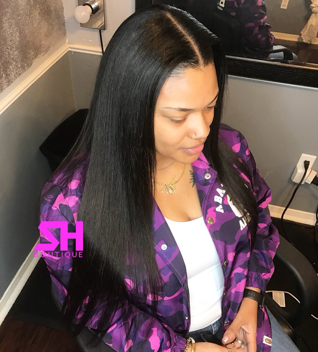 SnootyHair's tweet photo. Quality| Traditional Install 
Visit https://t.co/7OB44IplMm to schedule your appointment. 
#houstonhairstylist #middleparts https://t.co/706mZpd1ou