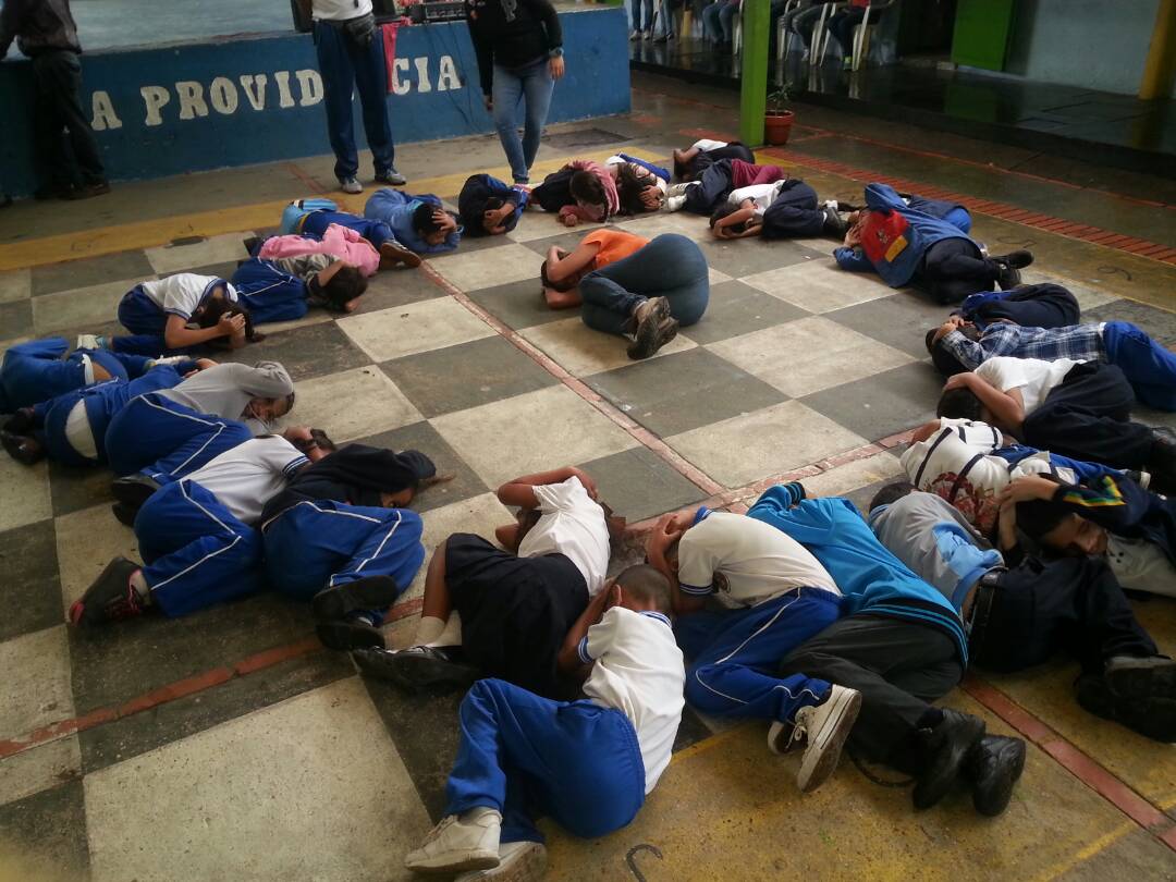 emilioanaya's tweet photo. @pctachira junto a las DMPC participaron hoy  en el Simulacro Nacional ante eventos sismicos.Cultura Preventiva.@VielmaEsTachira https://t.co/mP2TZ6xovt