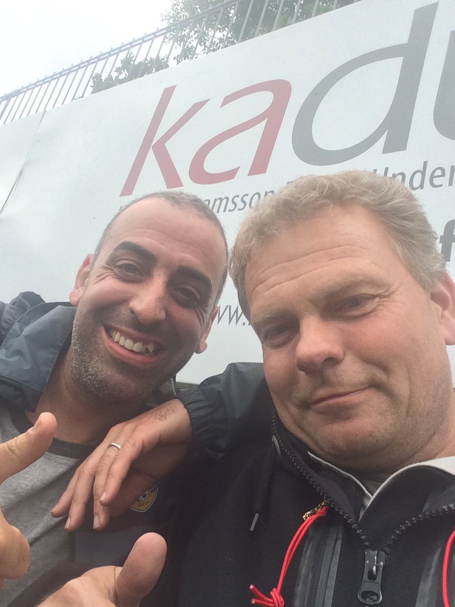 Två kollegor som numera känner varandra, respekterar varandra och går på match tillsammans. #rastaochdalla