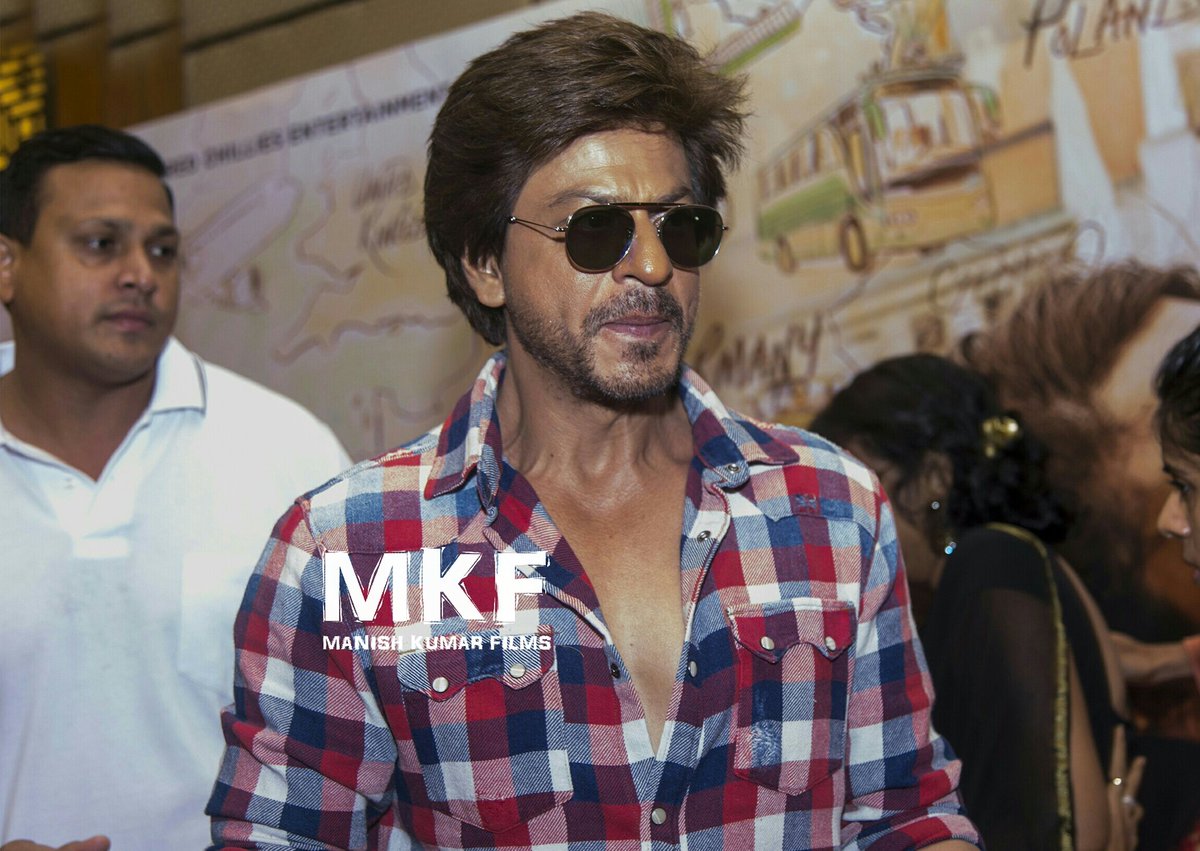 ManishKumarFilm's tweet photo. 2. High Pixel Pics : (Lovely Look) Jab @iamsrk during the #Radha song launch event in Ahmedabad yesterday  #ShahRukhKhan #ManishKumarFilms https://t.co/6WgwD1bGpE