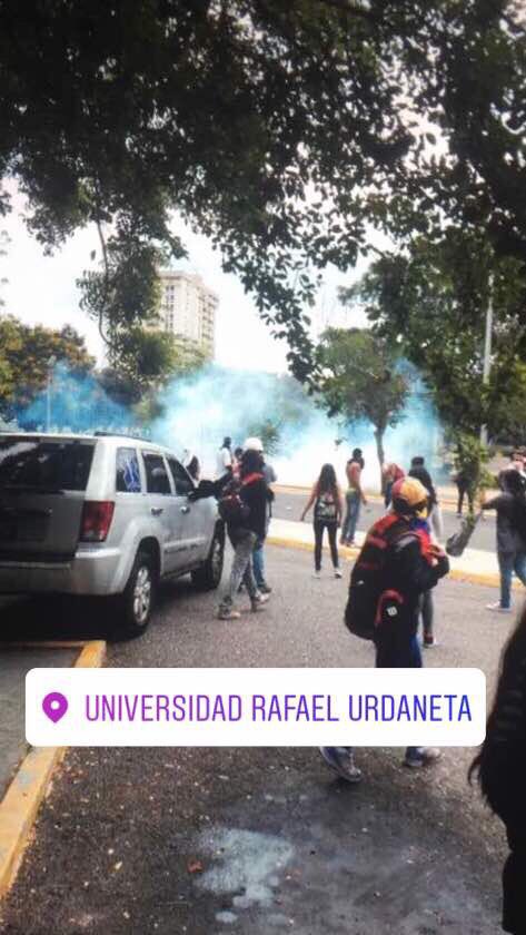 Javierito321's tweet photo. Reprimieron a los chamos de URU en Maracaibo por protestar, ojala asi fueran para atacar a malandros

#22Jun https://t.co/jbnERTqwGB