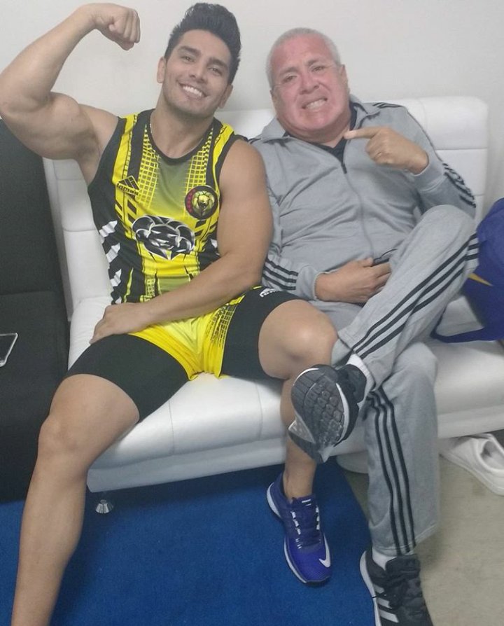 Rafael_Team's tweet photo. Nuestro @rafaelcardozotv con jaime ✌👍☺ https://t.co/oB0bzeonEp