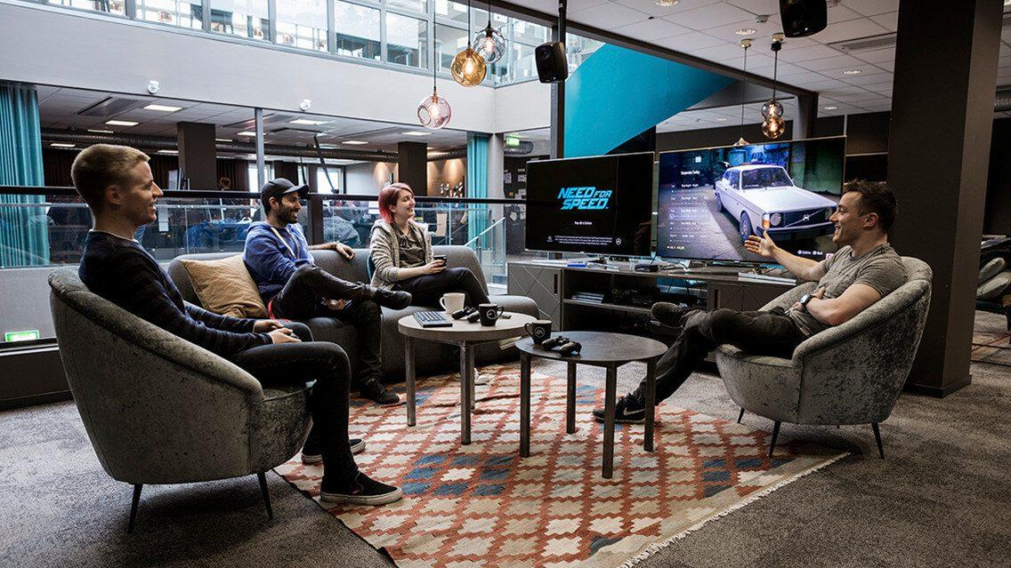 EA's tweet image. Have you always wanted to work in gaming?

Take a tour of Ghost Games and see where @NeedforSpeed is made: bit.ly/2sZjZpu