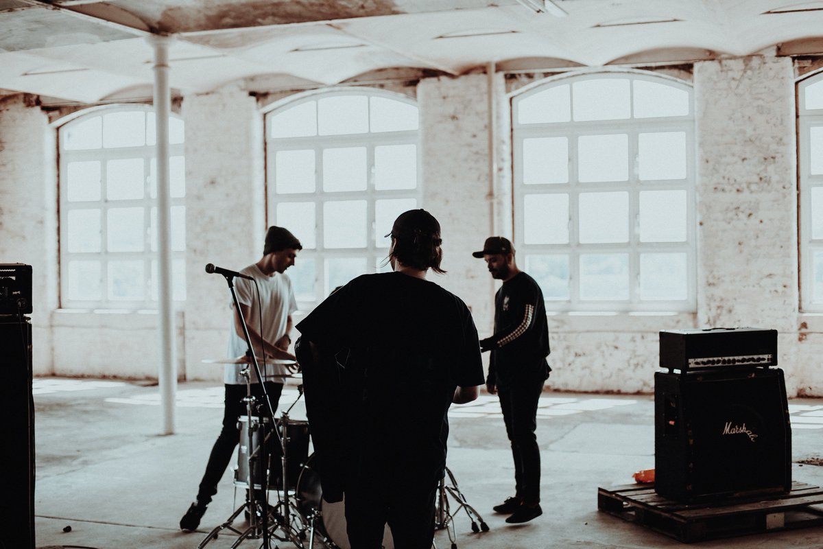 NUMBERTHEMuk's tweet photo. This week we shot a video for another track from our full length.
📷: Marc Sharp https://t.co/NAudc9dWV2