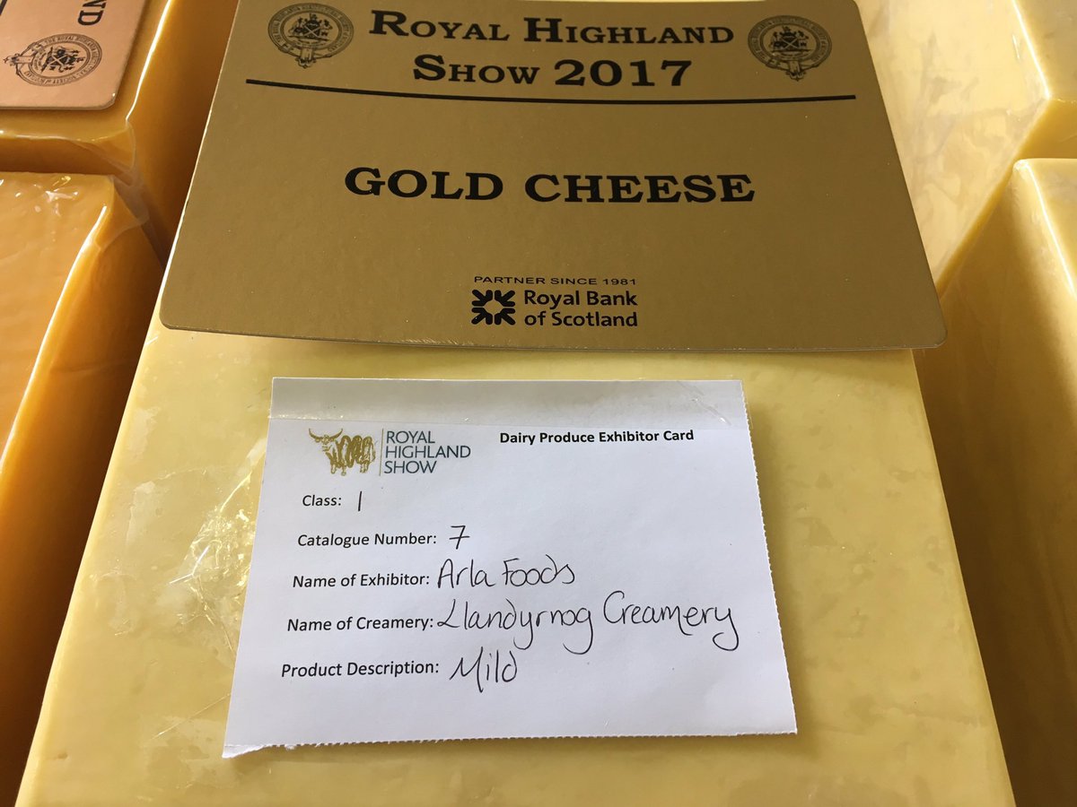 WesterlyGael's tweet photo. #LlandyrnogCreamery brings #SupremeChampion trophy at #RoyalHighlandShow for ExtraMatureChddar back to #Wales + this #Gold for #MildCheddar👍 https://t.co/n2uzrhNkMB