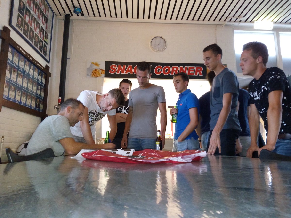 Nieuwe trainingskleding van <a href="/hummel/">hummel Nederland</a>  bestellen bij <a href="/StehmannSport/">Sport 2000 Stehmann</a>