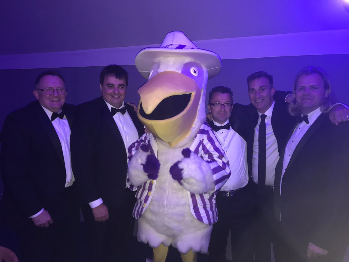 StrategicSols's tweet photo. #MMawards17 @RoyalLondon #table60 ....#warmingup #loveRoyalLondon https://t.co/uhUV35j3Q2