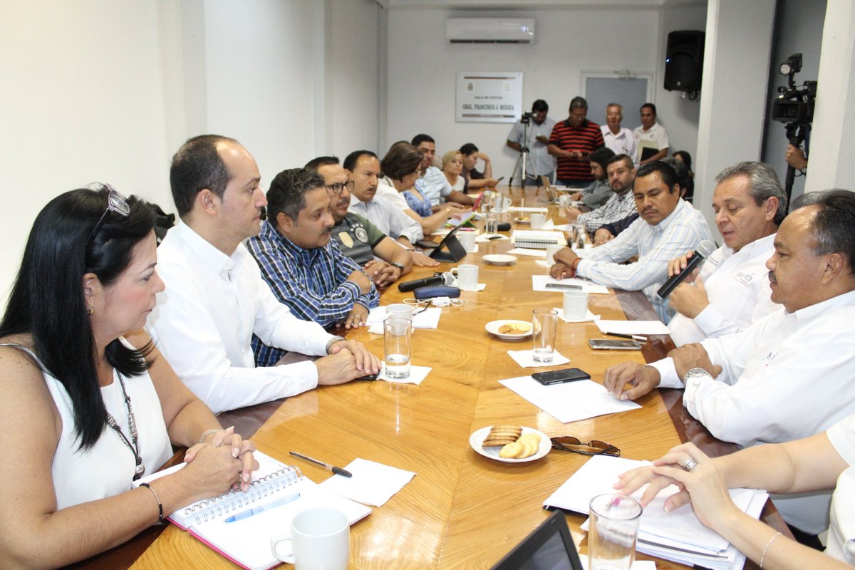 congresocolima's tweet photo. @JJSR04, titular de @SEIDURColima expuso iniciativa de Ley de Asentamientos Humanos, Ordenamiento Territorial y Desarrollo Urbano del Estado https://t.co/1WFoda4ZpI