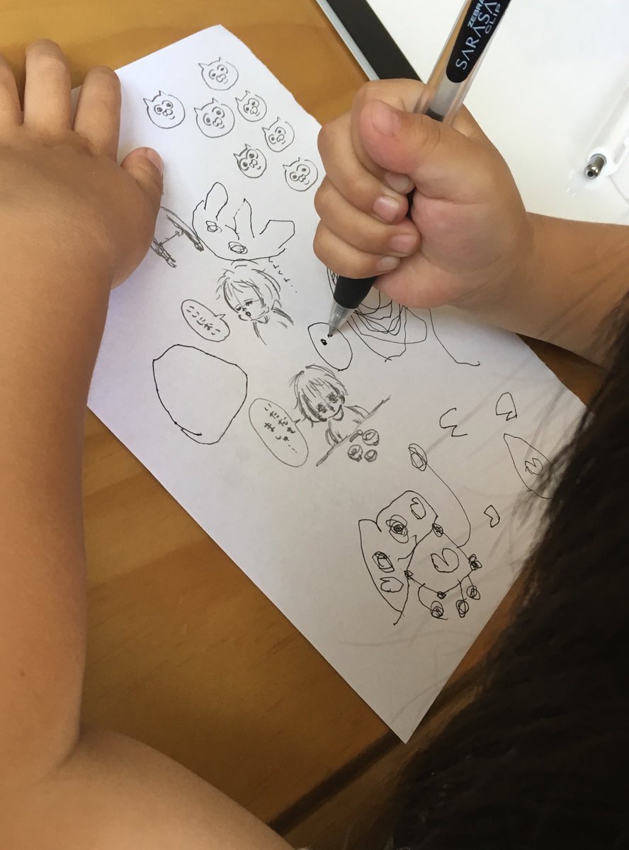 机の上に私の絵が置いてあると必ず描き足してくれる 