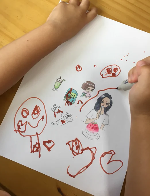 机の上に私の絵が置いてあると必ず描き足してくれる 