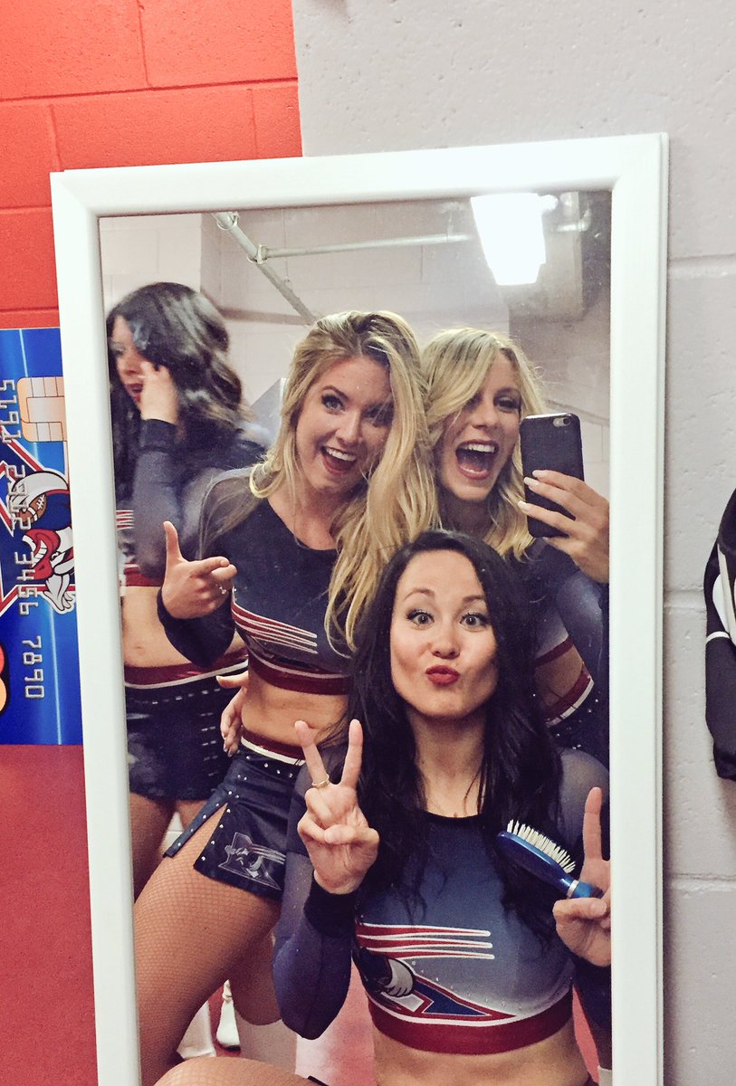 AlsC_Bianca's tweet photo. Locker room shenanigans 😉 Getting ready for the halftime show with @cirque_eloize #TheTrio https://t.co/a2Y19aFZVe