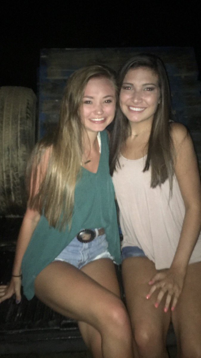 taybro_'s tweet photo. thank you bff ry for being my bestie &amp; always making sure i'm in a good mood!! you da bestest!!! @BrechtRylee https://t.co/5QOB21pfSe
