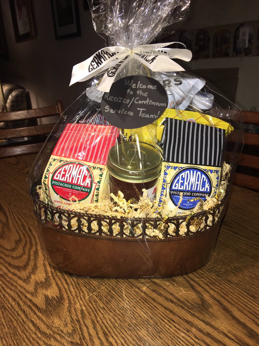 BrianDoubleU527's tweet photo. Now this is how you welcome a new employee. Thank you #REDICO https://t.co/8atmLrbV7N