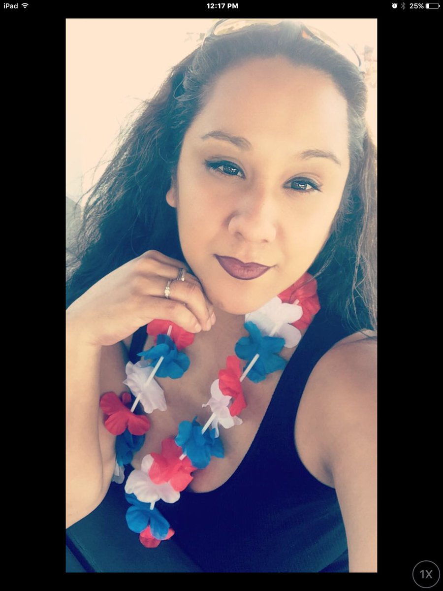 geneveezy1's tweet photo. #me #Snapchat #redwhitandblue #stoners #mother #mexican #32yrs https://t.co/fvzHKUEFRY