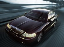 ShuttleDc's tweet image. When you need understated stated style, you can't beat the classic Lincoln Town Car: dccityairport.net/DC-Town-Car-Se…