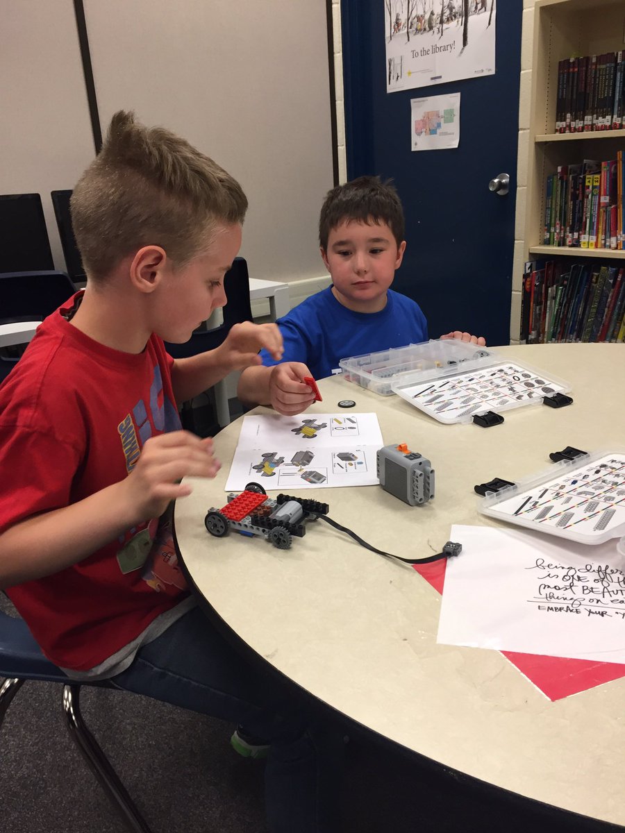 wrjackoftrades's tweet photo. So much fun!!! #bricks4kidz @WildRoseEle @StAlbertPublic https://t.co/AeZ3ht0AHO