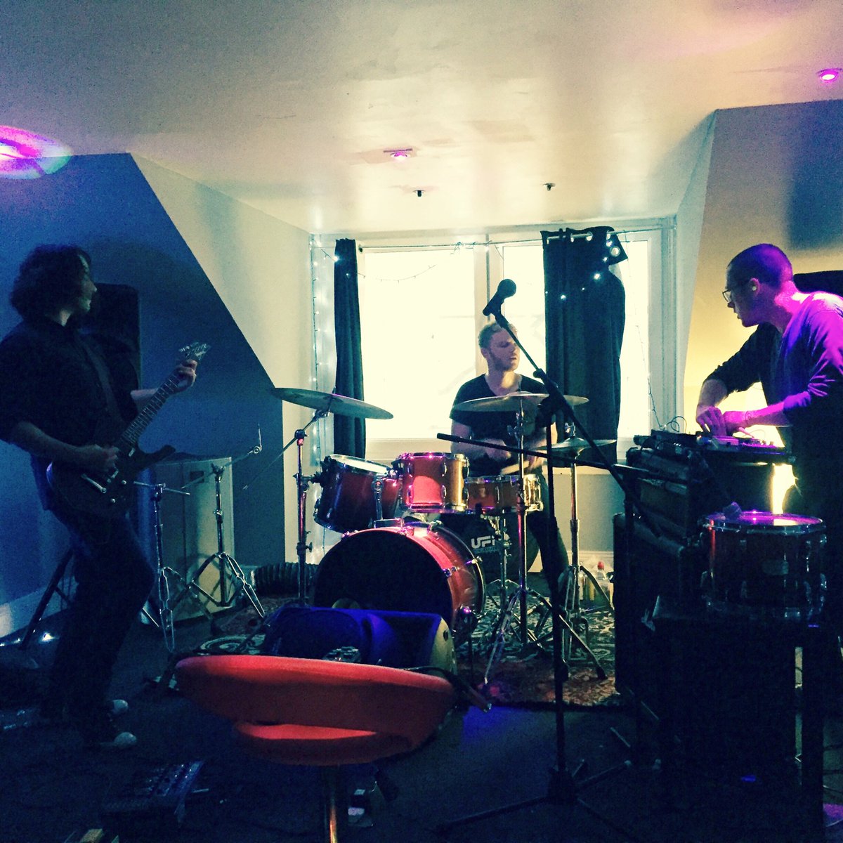 👋🏻🎶😜🎶👍🏽