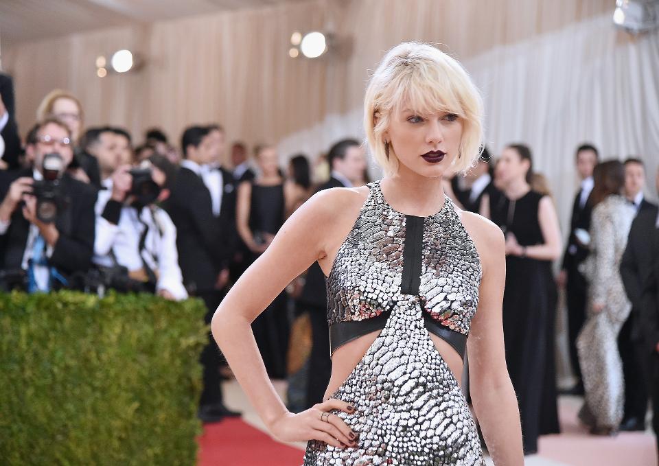 Forbes's tweet photo. Taylor Swift's 3 big wins on her return to Spotify https://t.co/8aMOzogqaP https://t.co/KTZiTOALTH