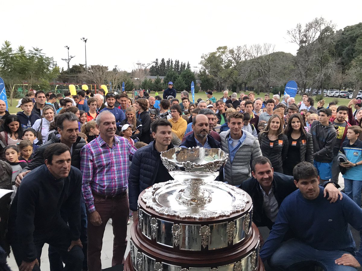 AATenis's tweet photo. Presencias de lujo, para descubrir el trofeo: @guillecoria, @renzolii, @schwank10, Mancini y Castellan. #LaCopadeTodos en Rosario. https://t.co/94cFxei0Jv
