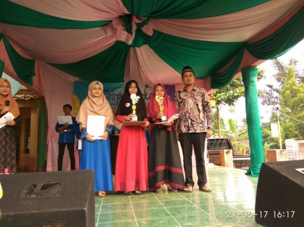 SabaDesa's tweet photo. Sinergitas Pemerintah Desa Dengan Pemuda Dan Mahasiswa Dalam Membangun Kepedulian Terhadap Masyarakat: SABADESA.ID… https://t.co/duKaNIADft https://t.co/ahSY3KE5Fs