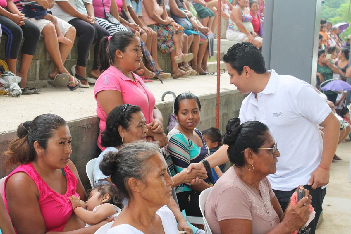 JorgeZarateMed's tweet photo. En Bajos de Coyula, Huatulco, se realizó la reunión de información acerca del programa @Prospera_MX y el proceso de identificación https://t.co/GniemqDKY6