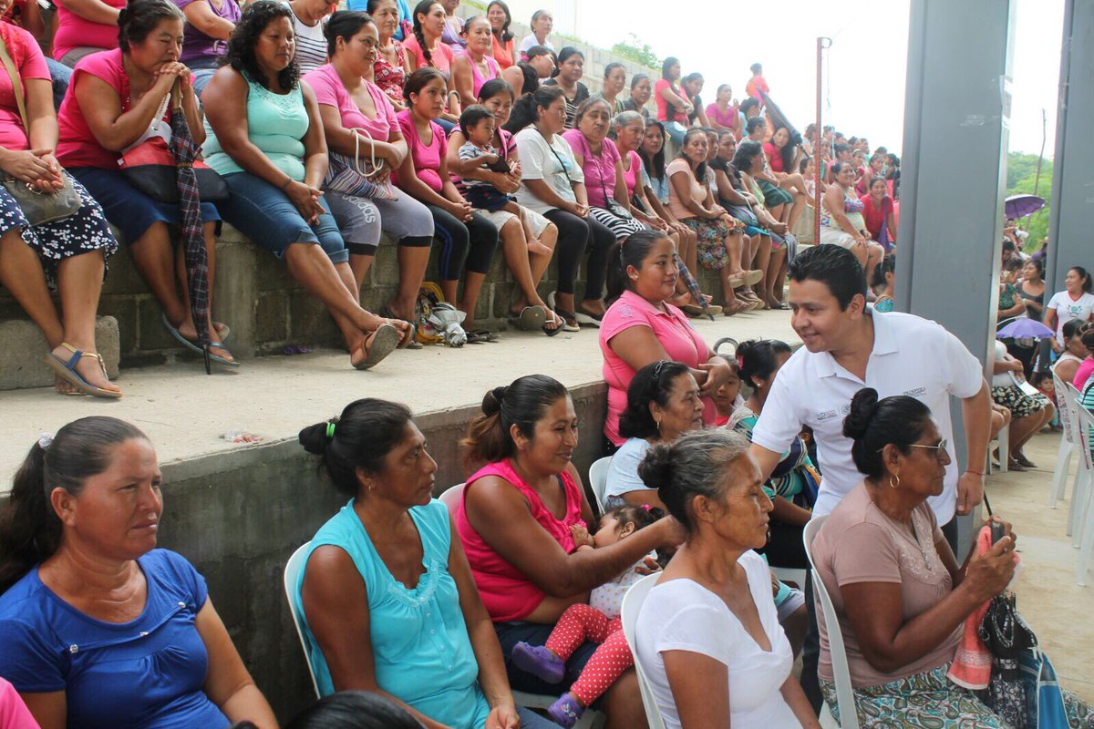 JorgeZarateMed's tweet photo. En Bajos de Coyula, Huatulco, se realizó la reunión de información acerca del programa @Prospera_MX y el proceso de identificación https://t.co/GniemqDKY6