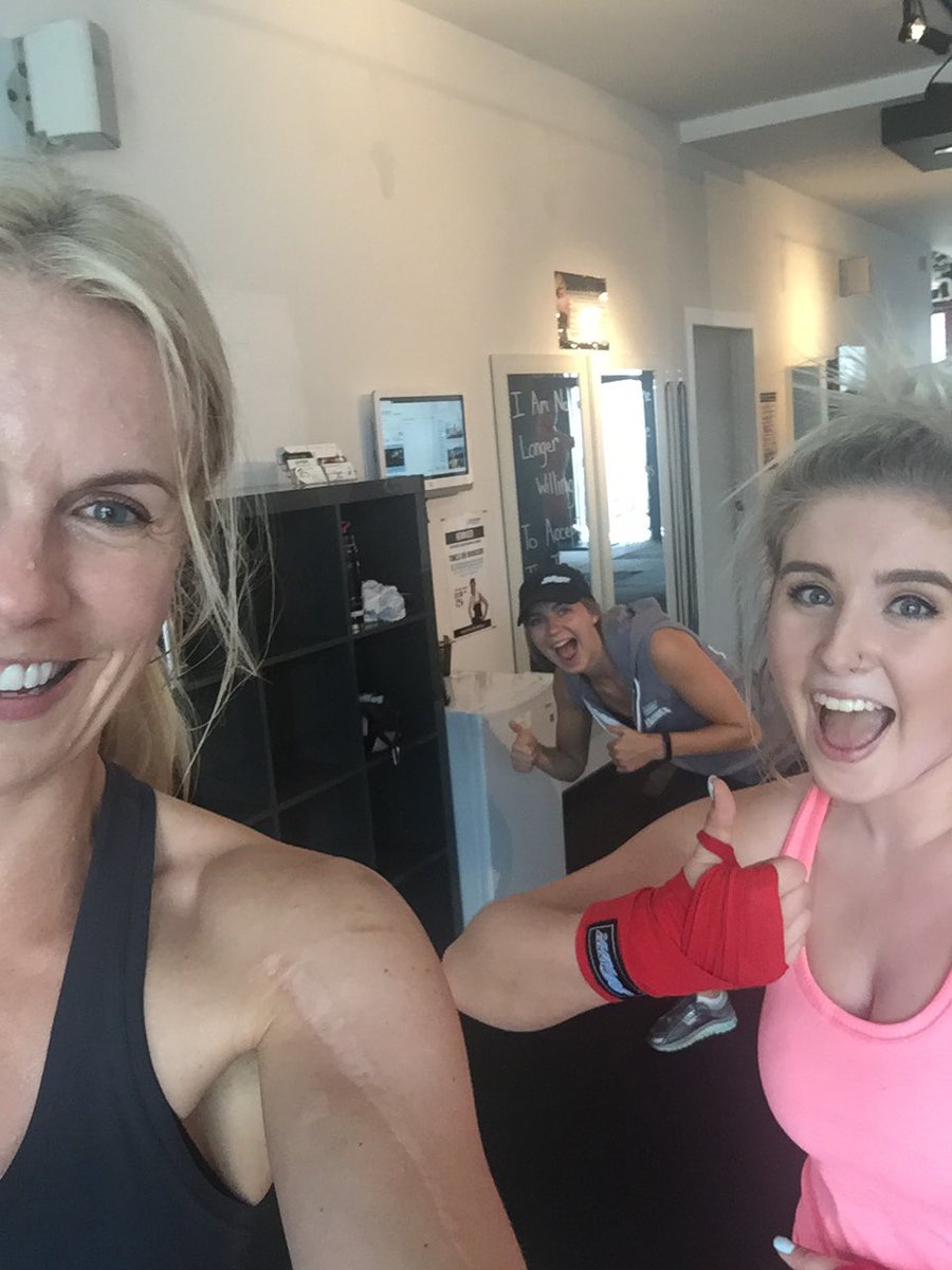 30minutehit's tweet image. Sweaty and smiling. All in a days work. #30minutehit