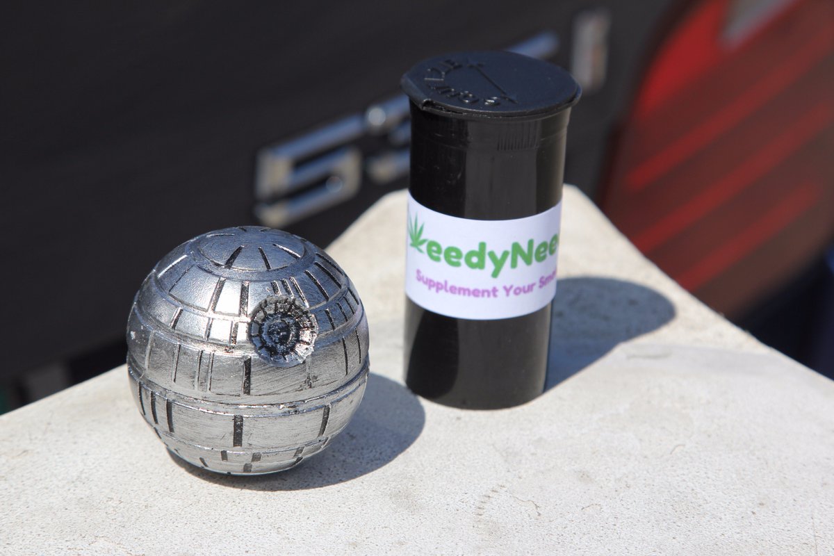 Weedyneeds's tweet image. CALLING ALL STAR WARS FANS!

Get the Darth Grinder now while supplies last weedyneeds.com/products/darth…

RT for a 15% off voucher in your DMs.