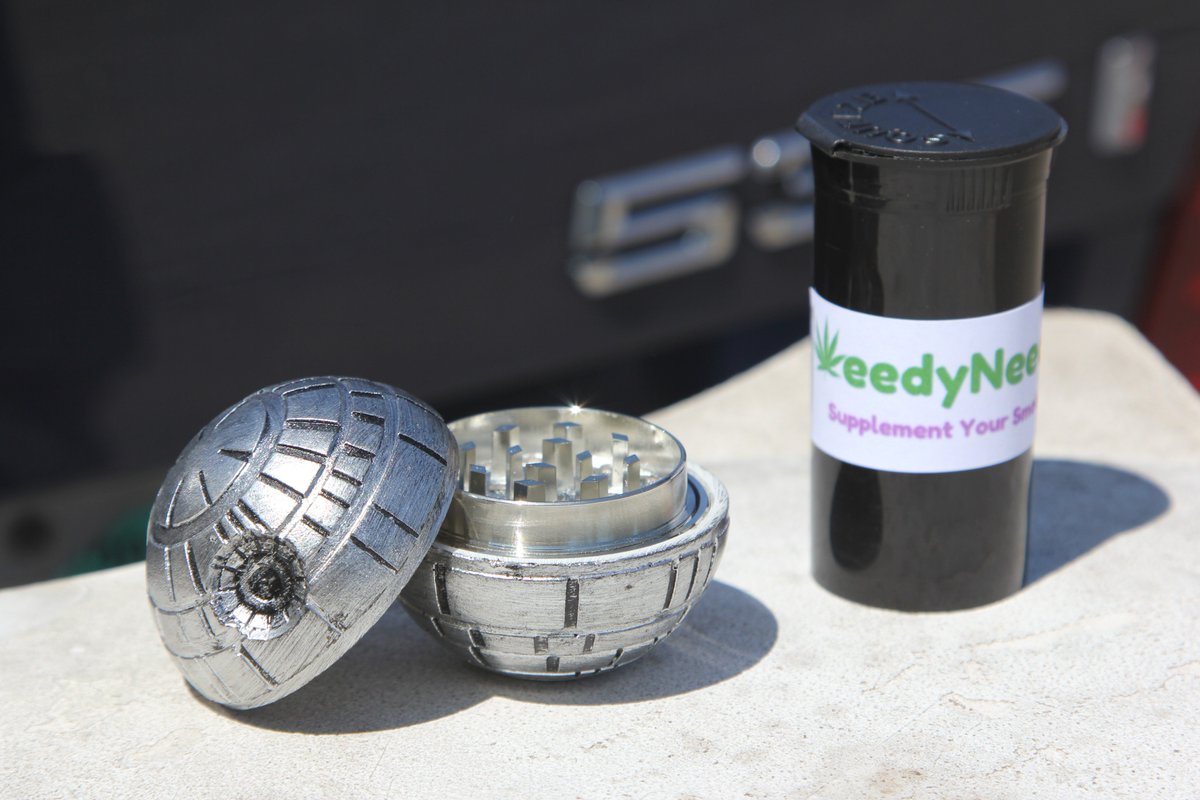 Weedyneeds's tweet image. CALLING ALL STAR WARS FANS!

Get the Darth Grinder now while supplies last weedyneeds.com/products/darth…

RT for a 15% off voucher in your DMs.