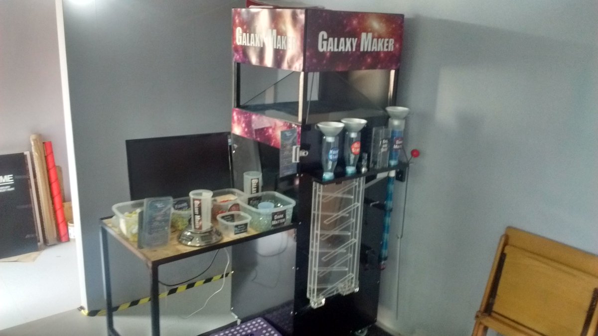 DarkerMatters's tweet photo. @CMVerse @durham_uni The set up is complete and the Galaxy Maker is ready -- release the balls! @CMVerse #CosmicCollisions2017 @Swnk16 @astroandrew91 https://t.co/ecoRAppXm8