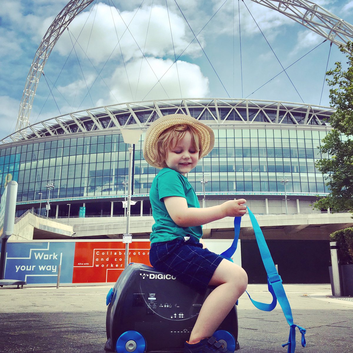 sydra_b's tweet photo. Thank you #digico Bowen loves his Ride-on SD12! Won from your golden ticket promotion! #futuresoundengineer #sd7 #takethat #JeffLynnesELO https://t.co/HE1ZuBC9UP