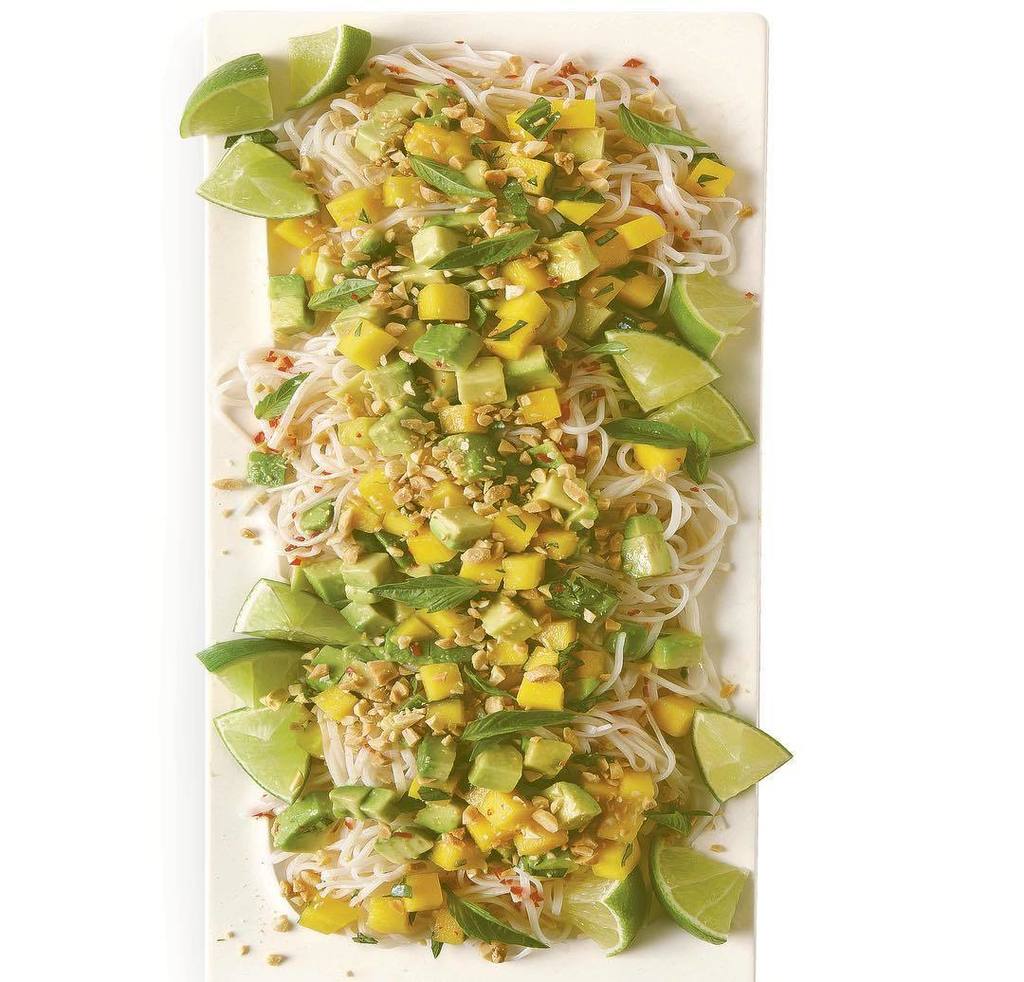 katkings's tweet photo. #avocado rice noodle #salad with #mango thx @ronneday https://t.co/O95tLIRrZ9 https://t.co/jemiuoYDgT