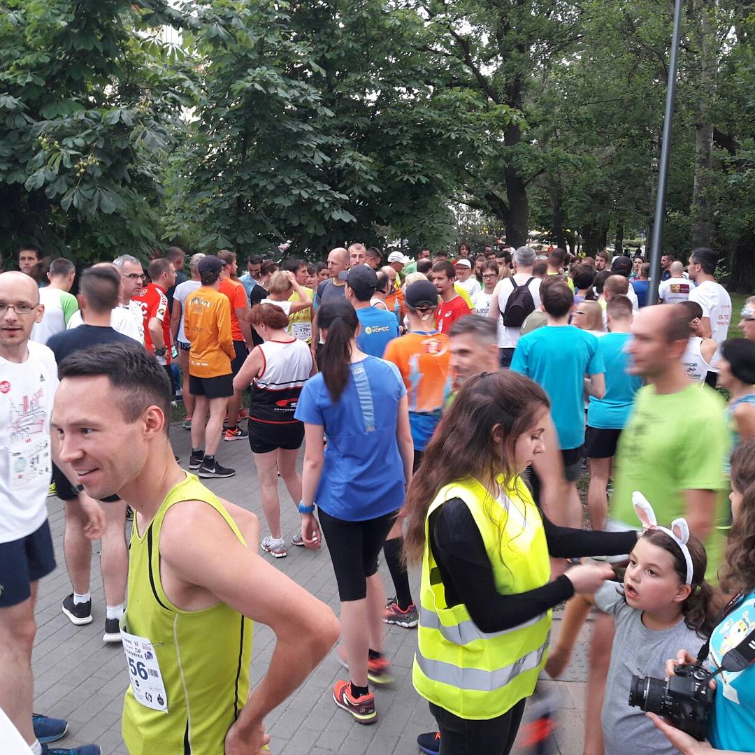 jankrzyz's tweet photo. Fantastyczny wieczór z #BiegChomika 😎 Fajnie było być współorganizatorem 🎽👍 #3BCh #running #bieganie #race #volunteer #wolontariusz #crew https://t.co/Vxtz7LmDhm
